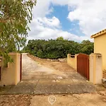 Enchanting Seaview Getaway بيت للعطل