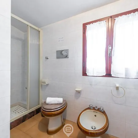 Enchanting Seaview Getaway Nyaraló