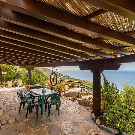 Enchanting Seaview Getaway *