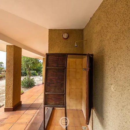 Enchanting Seaview Getaway Nyaraló