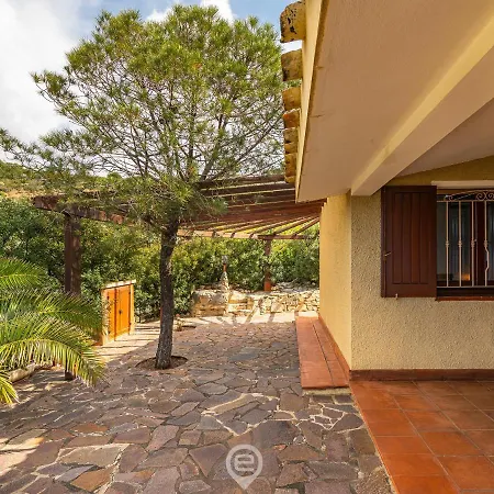 Enchanting Seaview Getaway