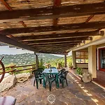 Enchanting Seaview Getaway